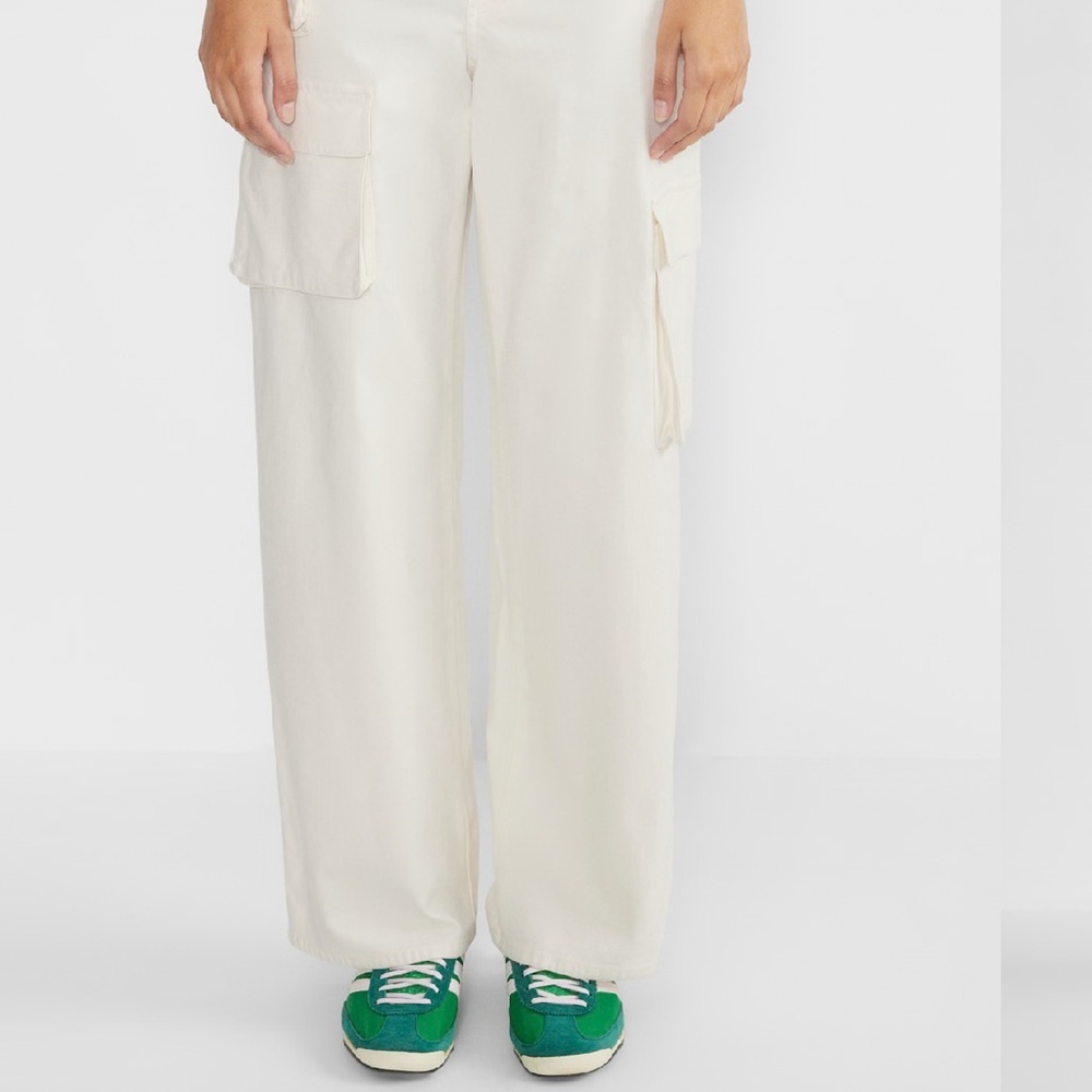 TNA Aritzia White Cargo Pants – Size 0 (Worn Once)
